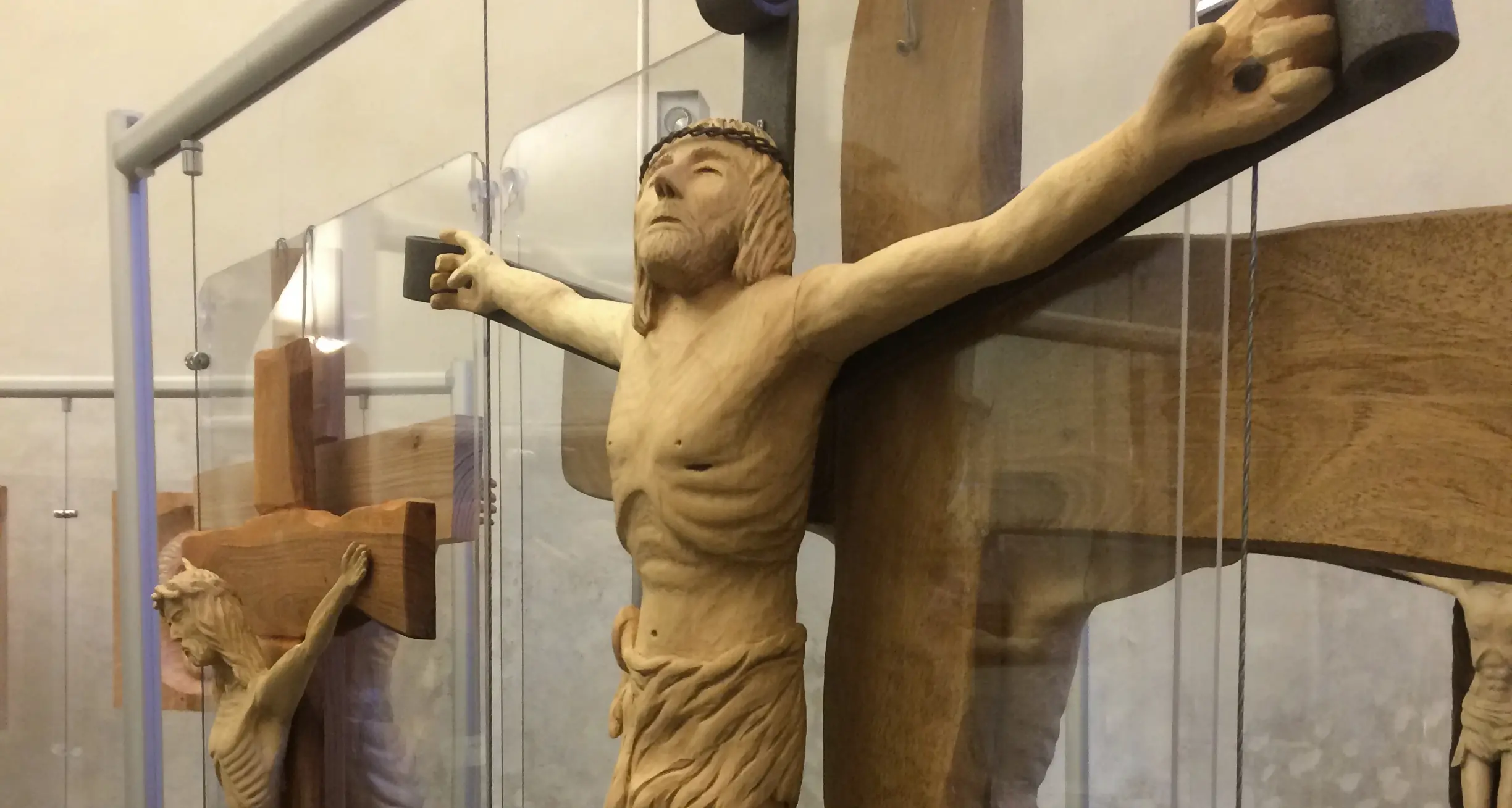 «Leder Legn», al via la mostra d’arte sacra
