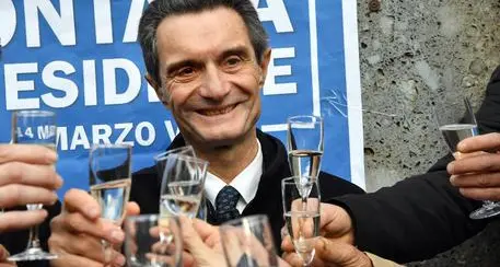 Bufera su Attilio Fontana (Lega) «Difendiamo la razza bianca»