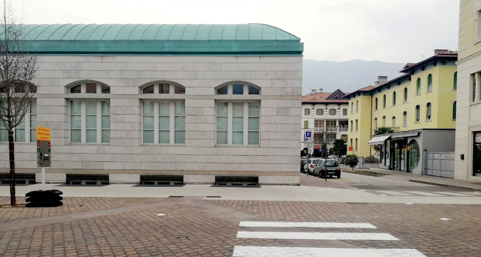Zebre davanti alla scuola: la protesta ha funzionato