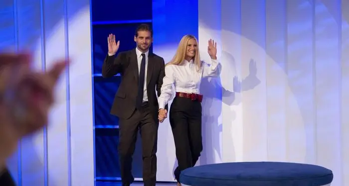 C'e posta per te riparte da Hunziker e Trussardi