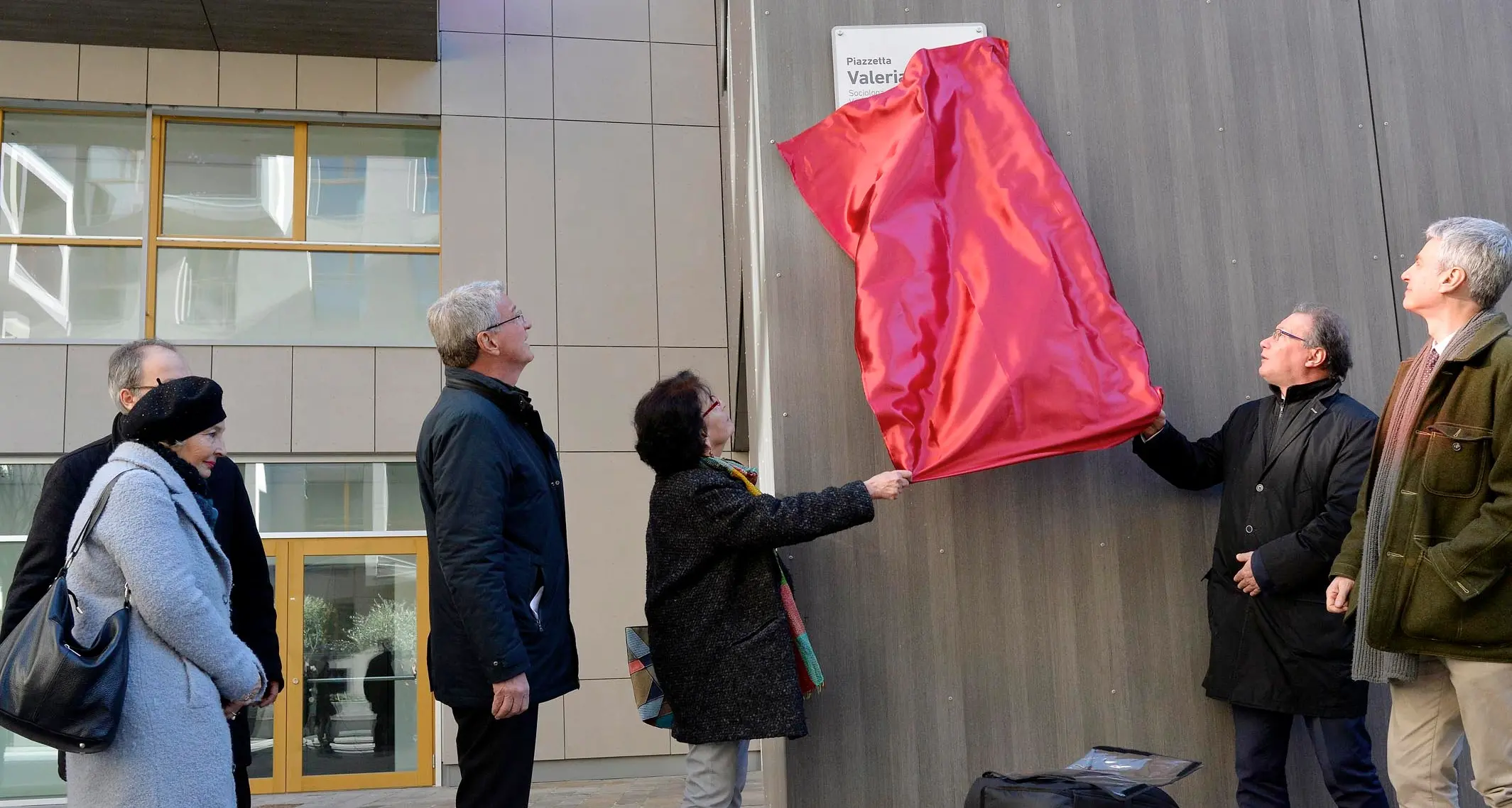 Terrorismo, a Trento una piazza ricorda Valeria Solesin