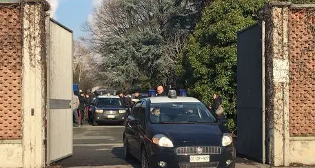 Sciacalli del cimitero depredavano i cadaveri: 15 arresti