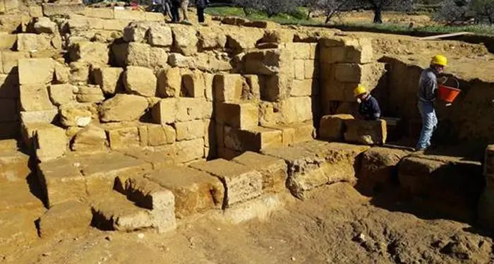 Ad Agrigento l'antenato del biberon