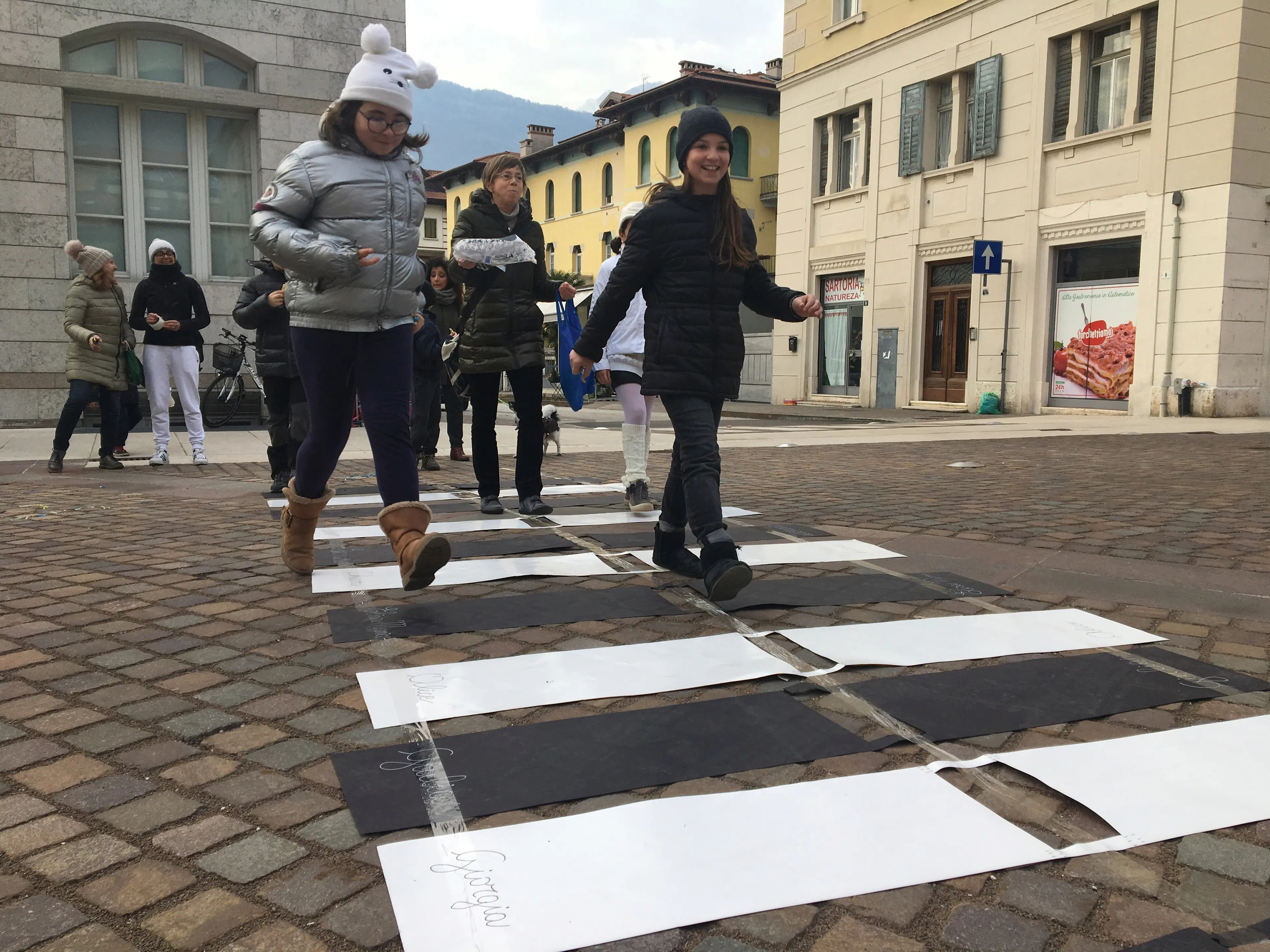 Protesta bambini via dante rovereto