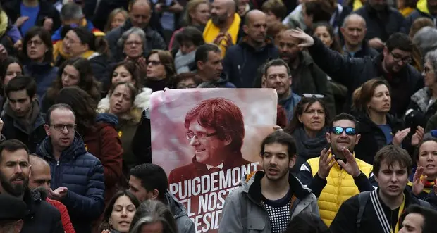 Catalogna, scontri durante corteo a sostegno del leader Puigdemont