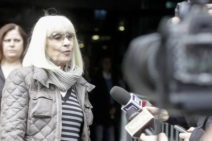 Raffaella Carrà davanti la sede Rai di viale Mazzini dove è stata allestita la camera ardente per Fabrizio Frizzi. Roma 27 marzo 2018. ANSA/FABIO FRUSTACI