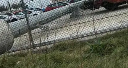 Venezia, un altro crollo Antenna si abbatte su parcheggio