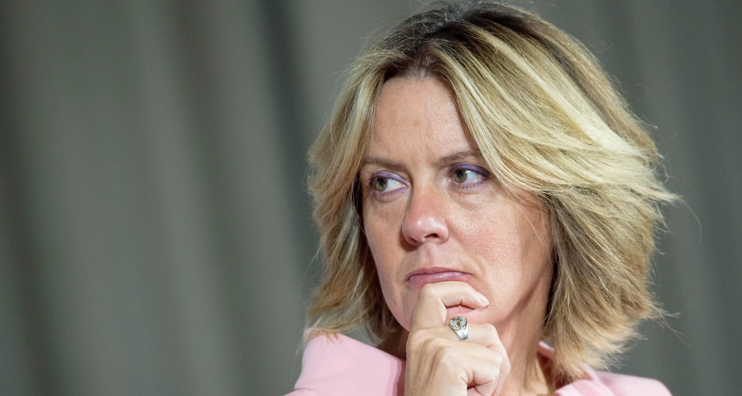 Bimbo tolto a madre no vax: plauso dell'ex ministra Lorenzin Sgarbi attacca: «Una boiata»