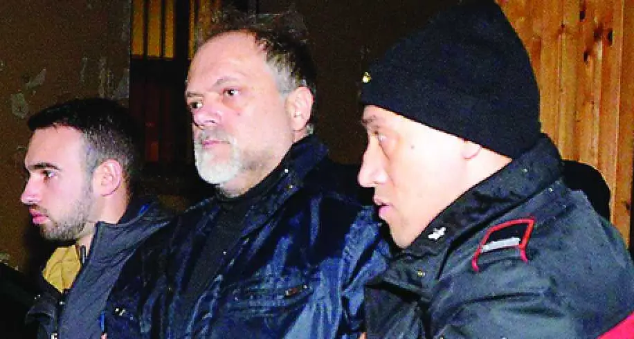 Caldonazzo, fa irruzione a colpi di pistola nello studio del commercialista Pola