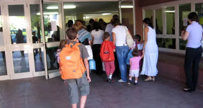 Assegni di studio per gli studenti lagarini