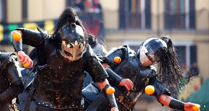 Ivrea: 42mila persone alla «guerra» delle arance
