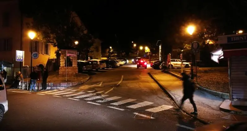 Rapina con la pistola, caccia agli autori