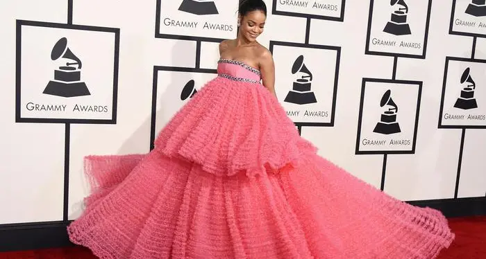 Rihanna ha la sua casa di moda nasce Fenty, sarà nel gruppo del lusso fashion Lvmh