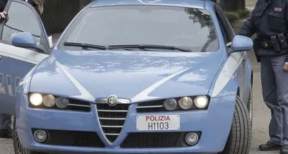 Bar rumoroso, i vicini lanciano candeggina sugli avventori