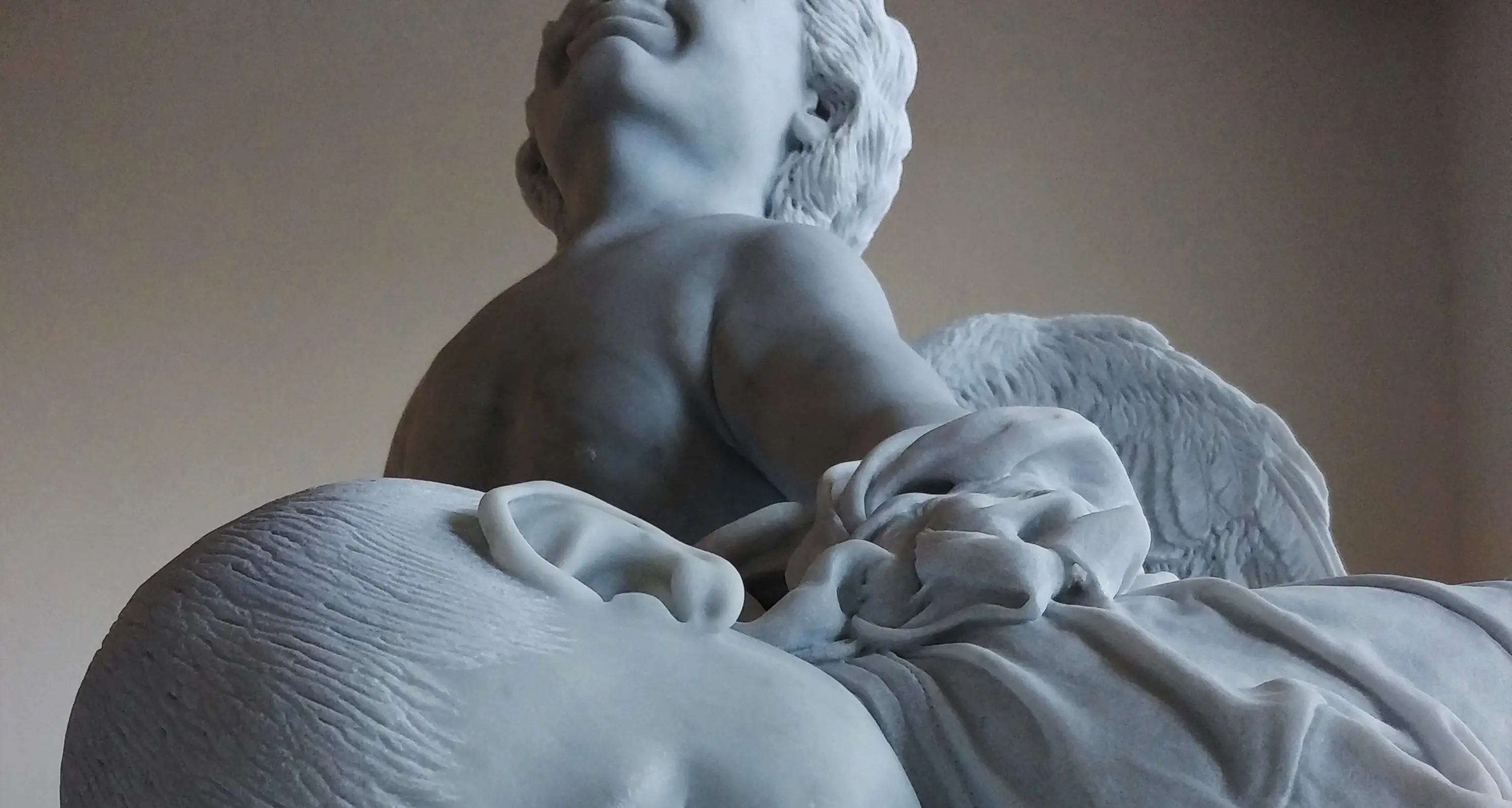 Il Papa dona alla Fao la statua di Aylan