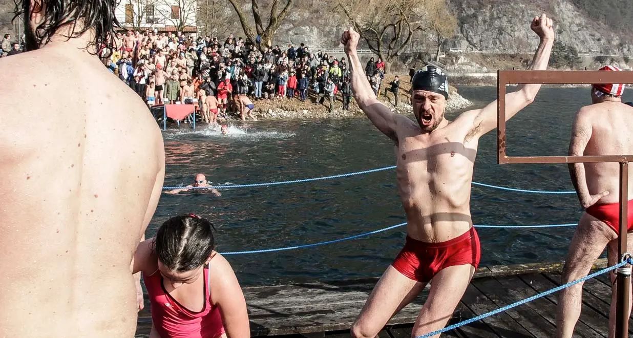 Ledro, domenica torna il «Tuffo della merla»