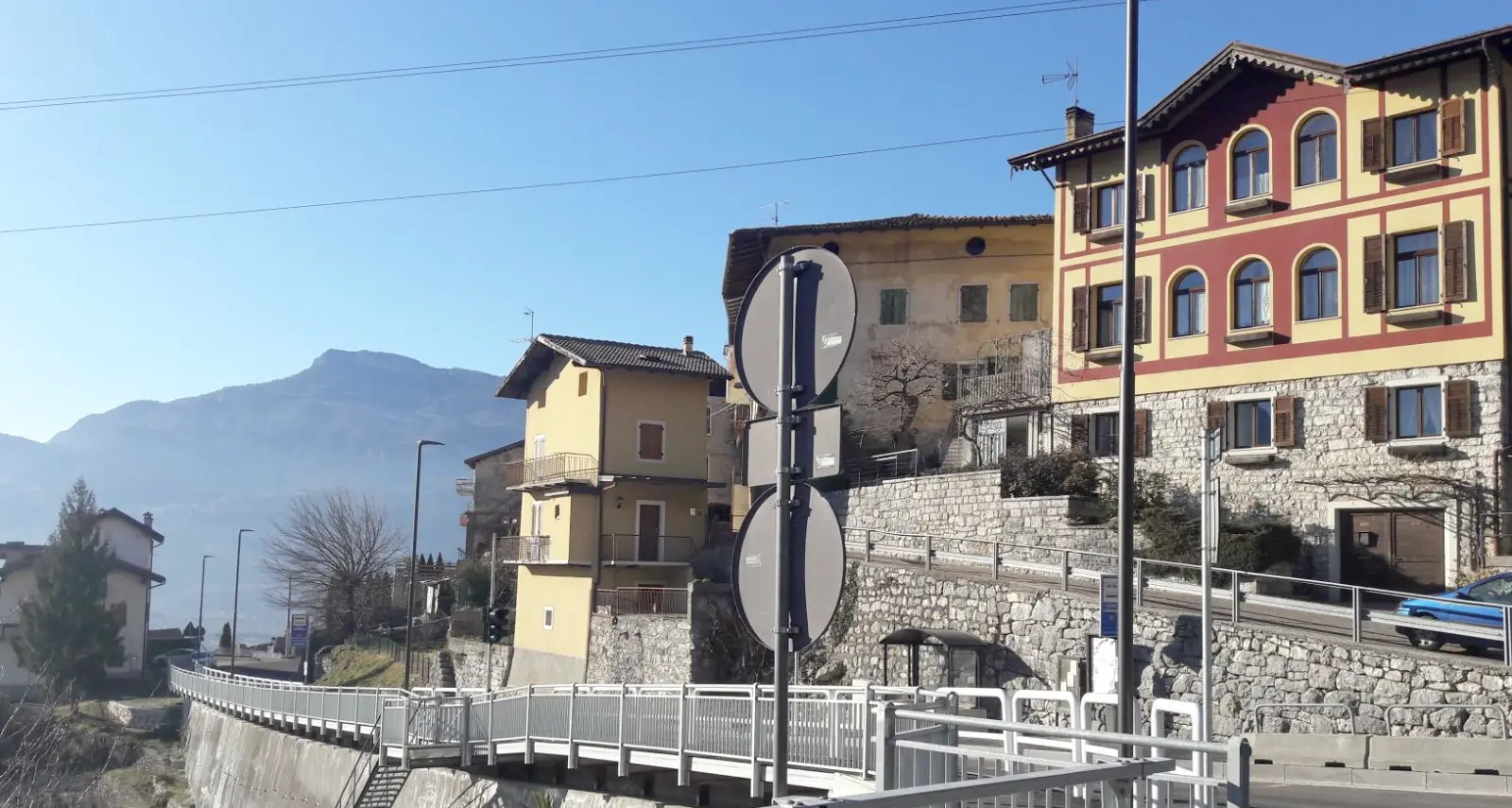 A Noriglio un nuovo marciapiede a sbalzo