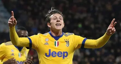 La Juve vince a Cagliari Rigore non dato ai sardi Vola il Napoli, flop Roma