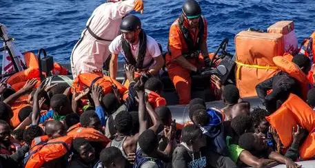 Dramma bimbi migranti: sono 15.730 i minori soli