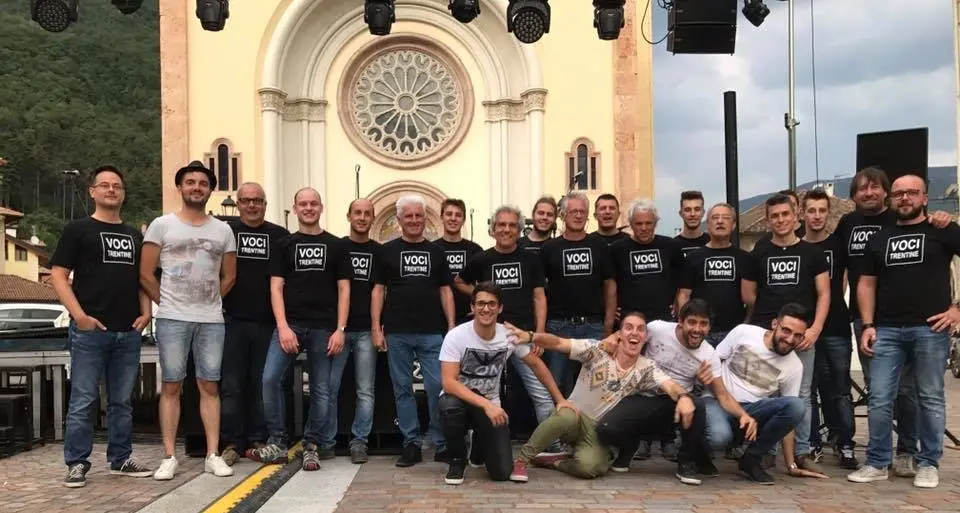 Oggi al Palarotari la strana coppia: Poor Works e Voci Trentine