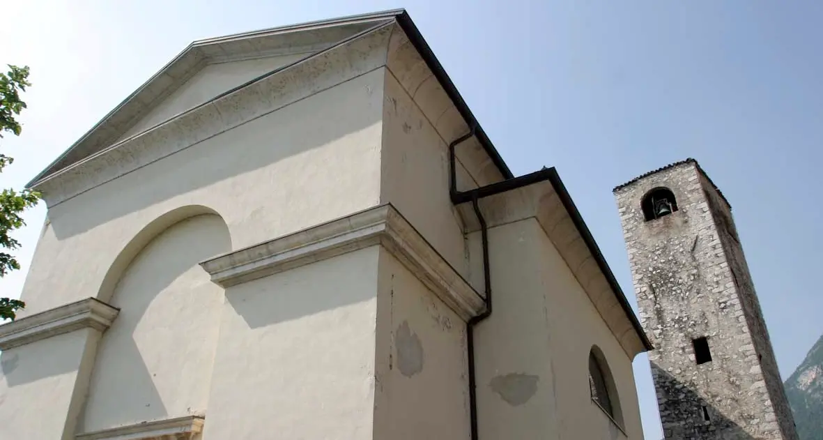 Ala, irregolarità contabili E il parroco si dimette