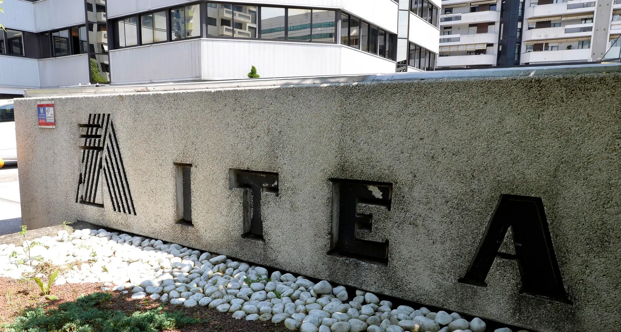 Case Itea, nuova bocciatura per la norma provinciale sui 10 anni per gli stranieri