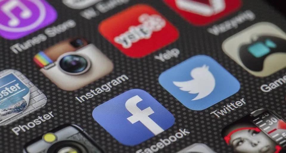 I social network assaltano la tv Venti minuti in più al giorno