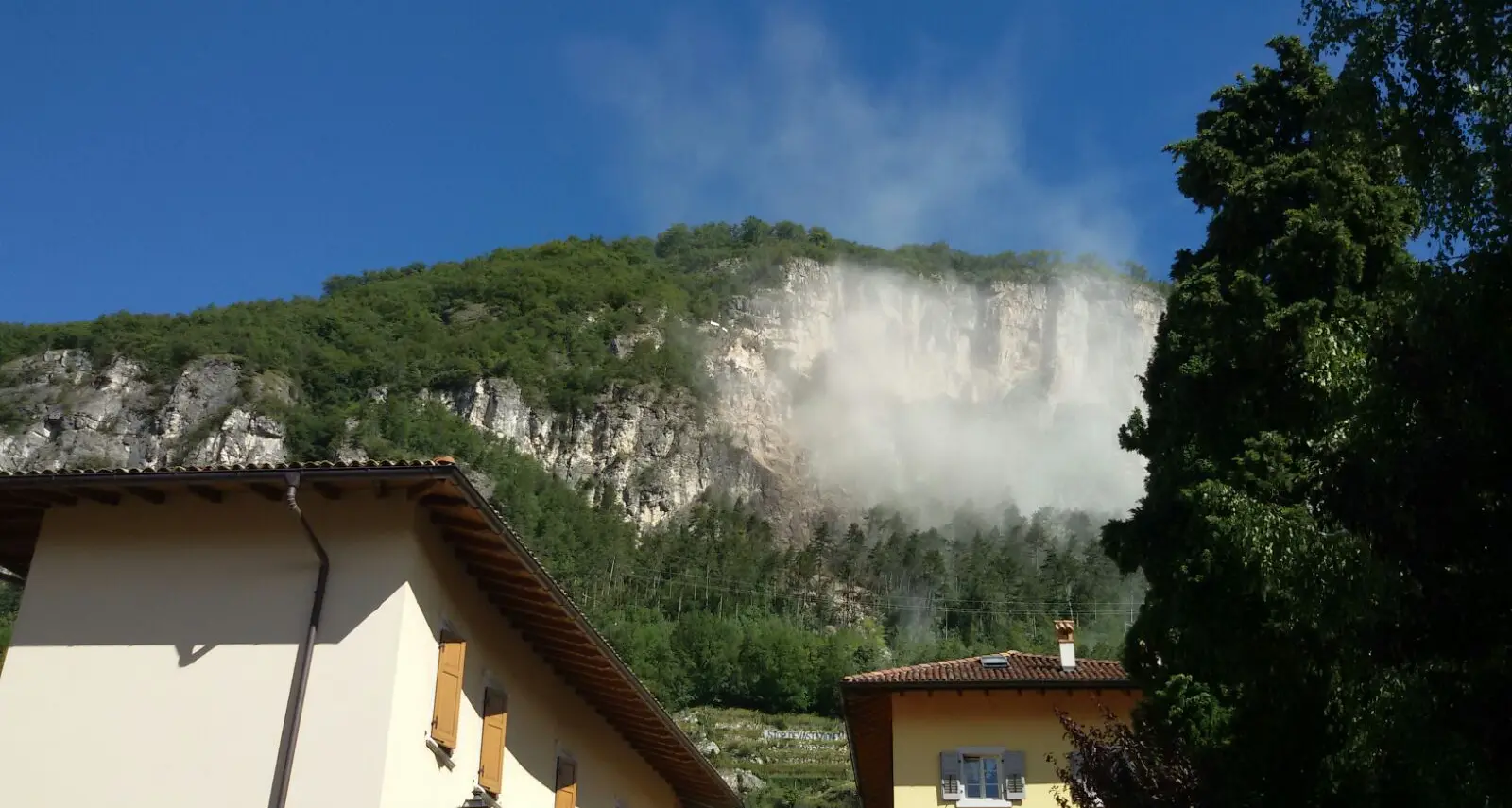 Mori, demolito il diedro Il video dell'esplosione