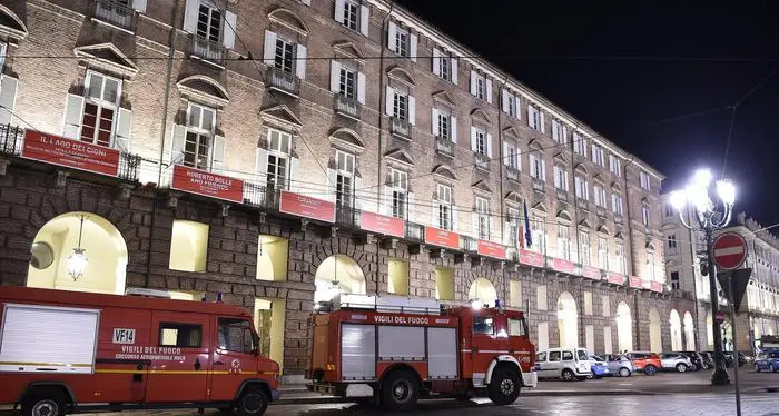 Crolla la scena in teatro Feriti coristi a Torino