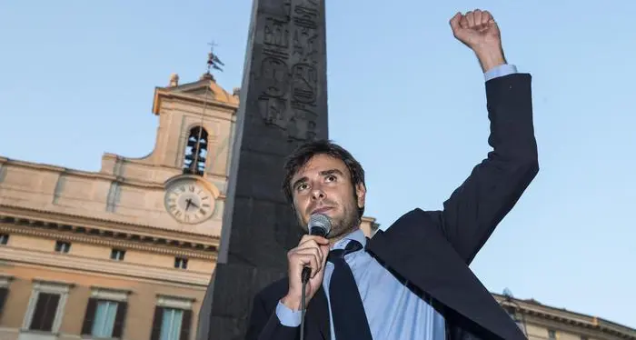 Dai grillini il \"sì\" a Draghi con il voto su Rousseau, ma Di Battista lascia il MoVimento