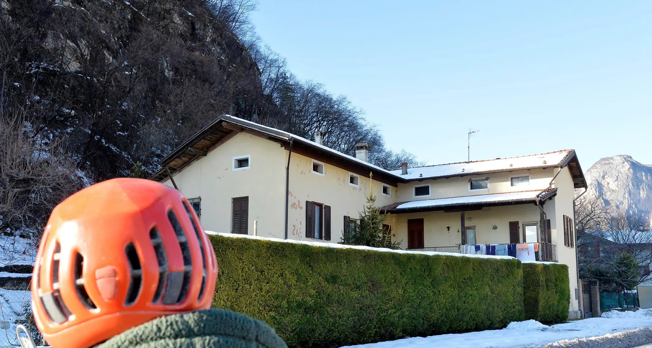 Mezzolombardo, masso crolla sulla casa Paura, ieri evacuati due novantenni