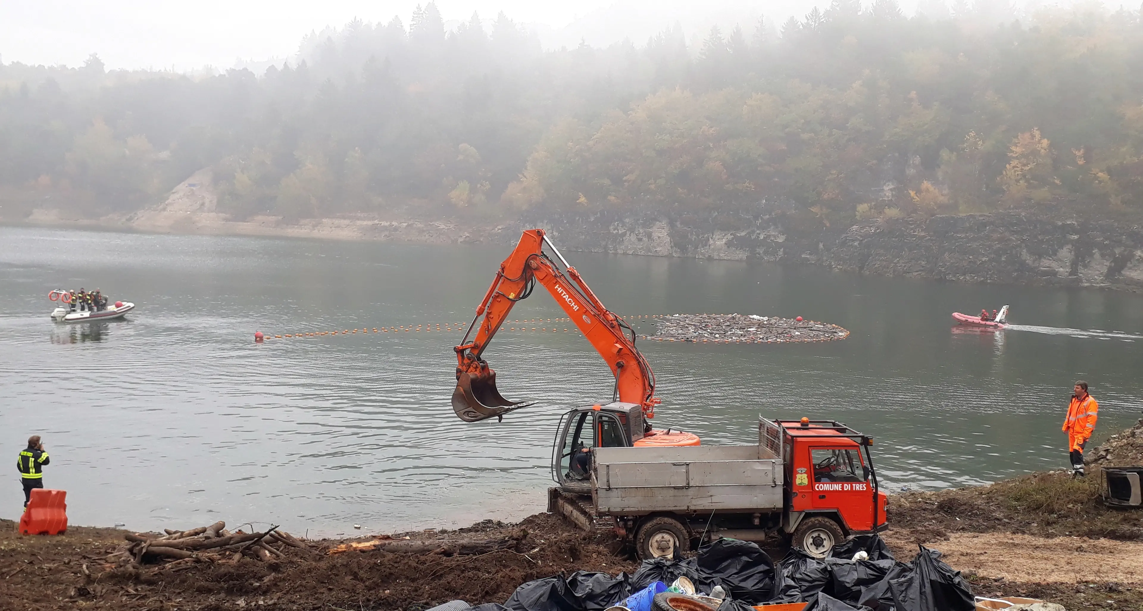 Il lago di Santa Giustina \"discarica\" dei nonesi Nel bacino artificiale trovati rifiuti di ogni genere