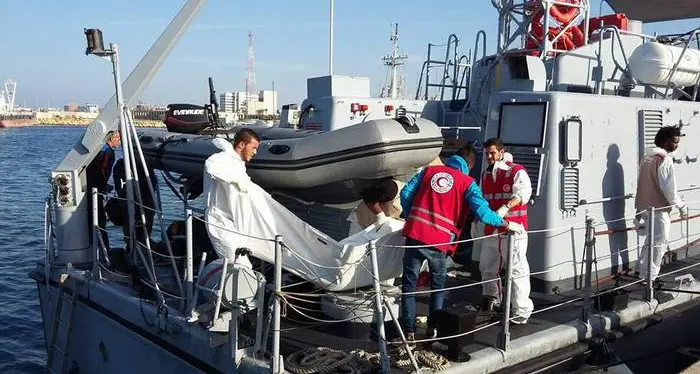 Naufragio nel Mediterraneo 30 morti al largo della Libia