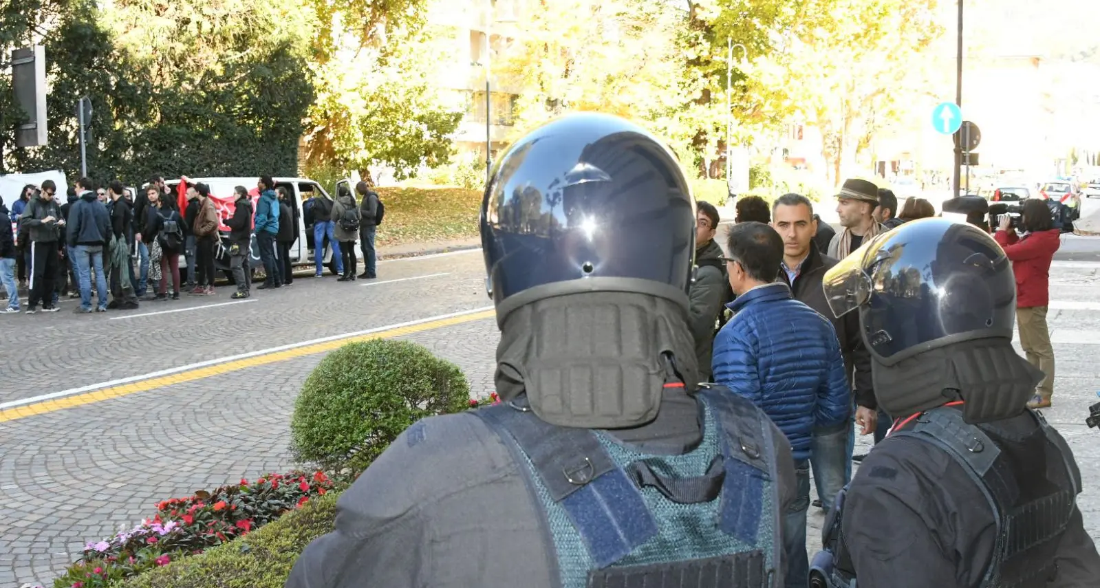 Processo per il blitz contro Forza Nuova Protesta davanti al tribunale. Area blindata