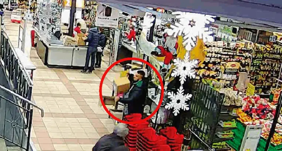 La banda dei superalcolici, bottiglie sotto le giacche