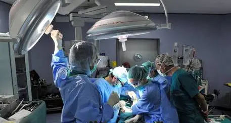 Ospedali, il tempo per vestirsi va retribuito: la Cassazione dà ragione alla Uil trentina