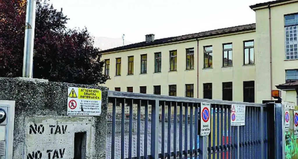 Ognissanti in città: tutti in coda e pochi parcheggi