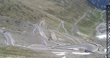 Rischio neve, chiuso anche il passo dello Stelvio