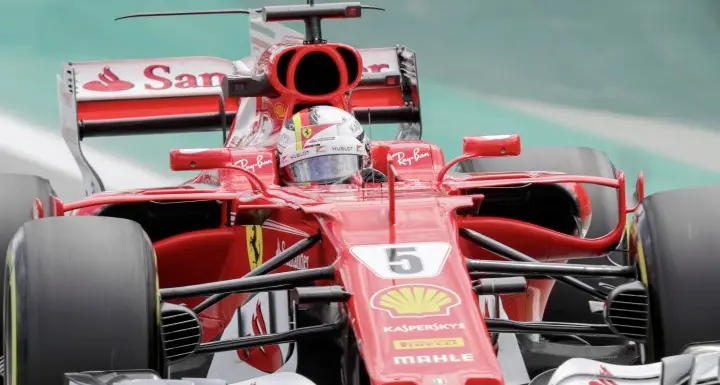 Bottas beffa Vettel di 38 millesimi Kimi, 3° tempo. Hamilton va a sbattere