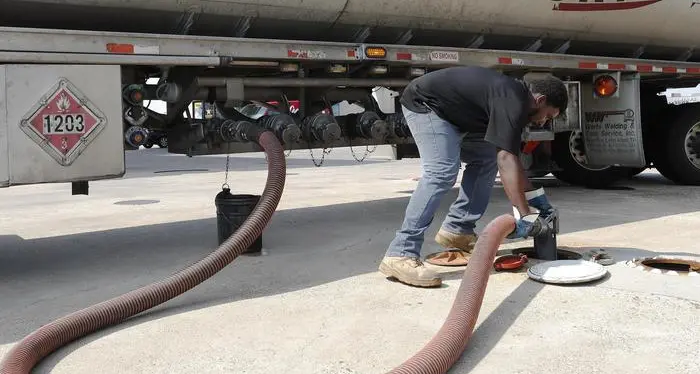 Traffico di gasolio rubato in Libia e venduto in Europa: sei arresti