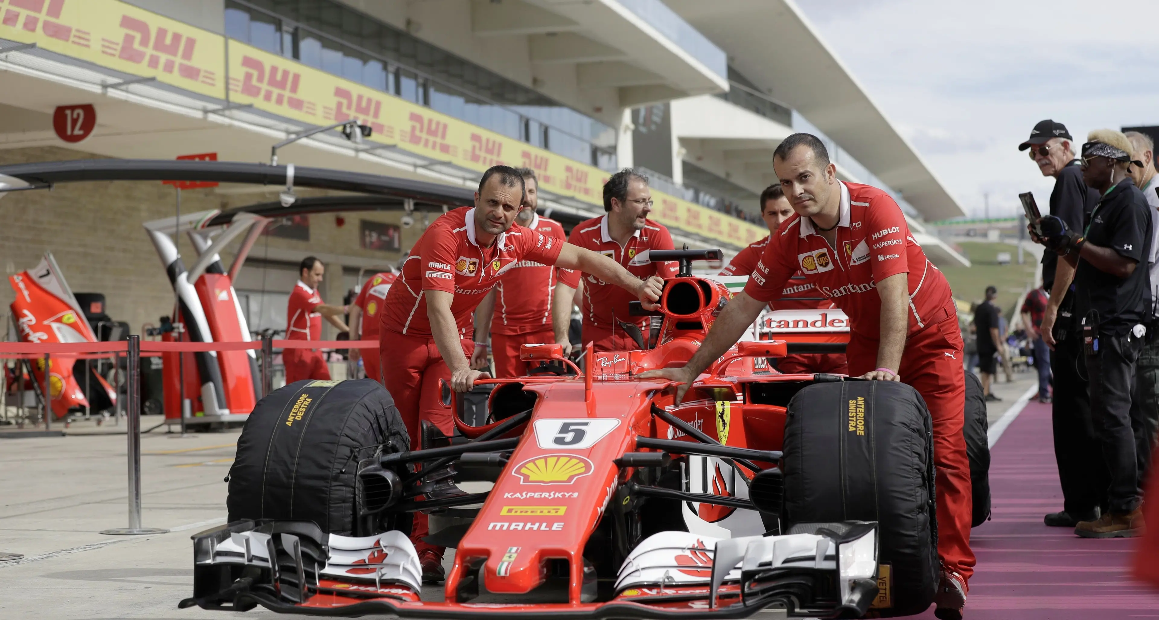 Prime libere a Austin Hamilton precede Vettel