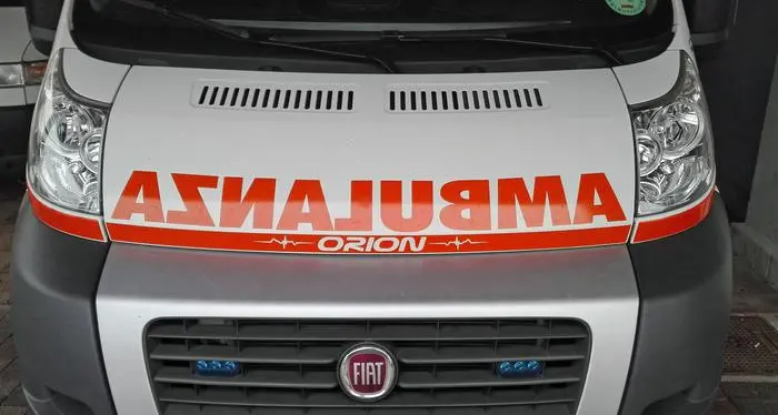 Ambulanza con le 4 frecce E gli autisti giocano alle slot