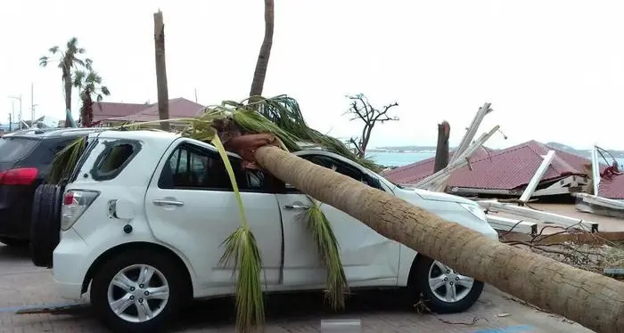 Uragano Irma si rafforza a categoria 4, atteso in Florida
