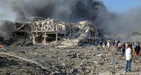 Camion bomba in Somalia Ci sono già 189 morti