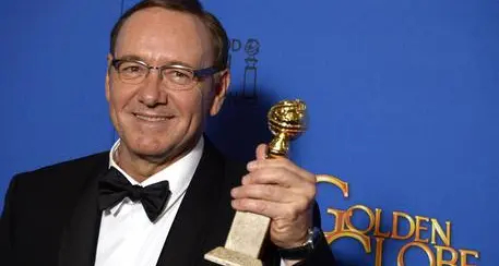 Kevin Spacey si scusa per le molestie e fa coming out