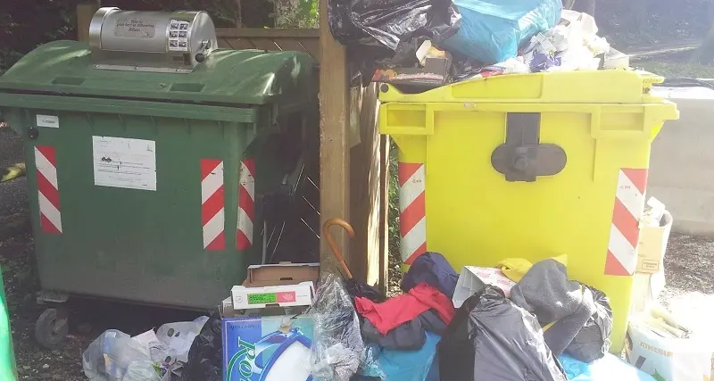 Rifiuti, furbetti ripresi in video Identificati e multati in tre