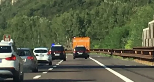 Convoglio «top secret» in A22 scortato dai carabinieri - Video