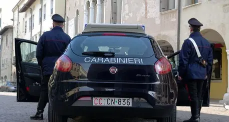 Sospeso dal lavoro, tenta uccisione capo: arrestato