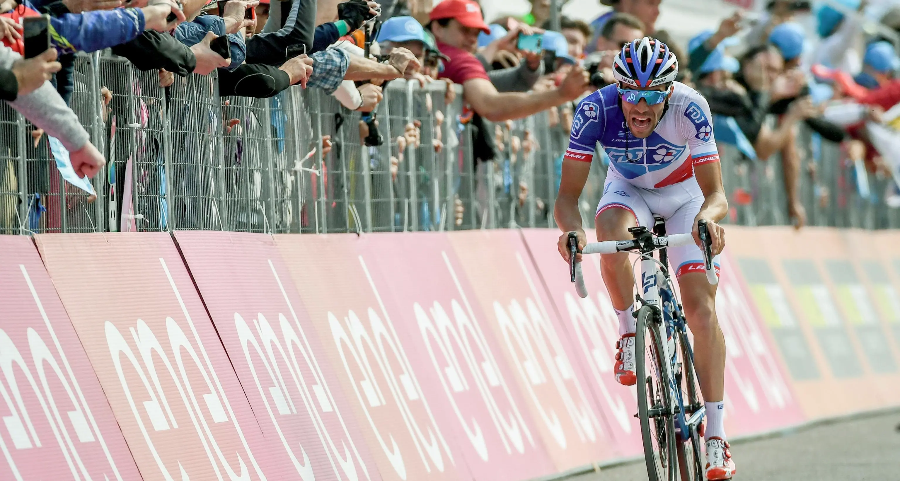 Ciclismo, Pinot vince Quintana resta in rosa