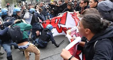 Protesta contro il G7 Scontri al corteo